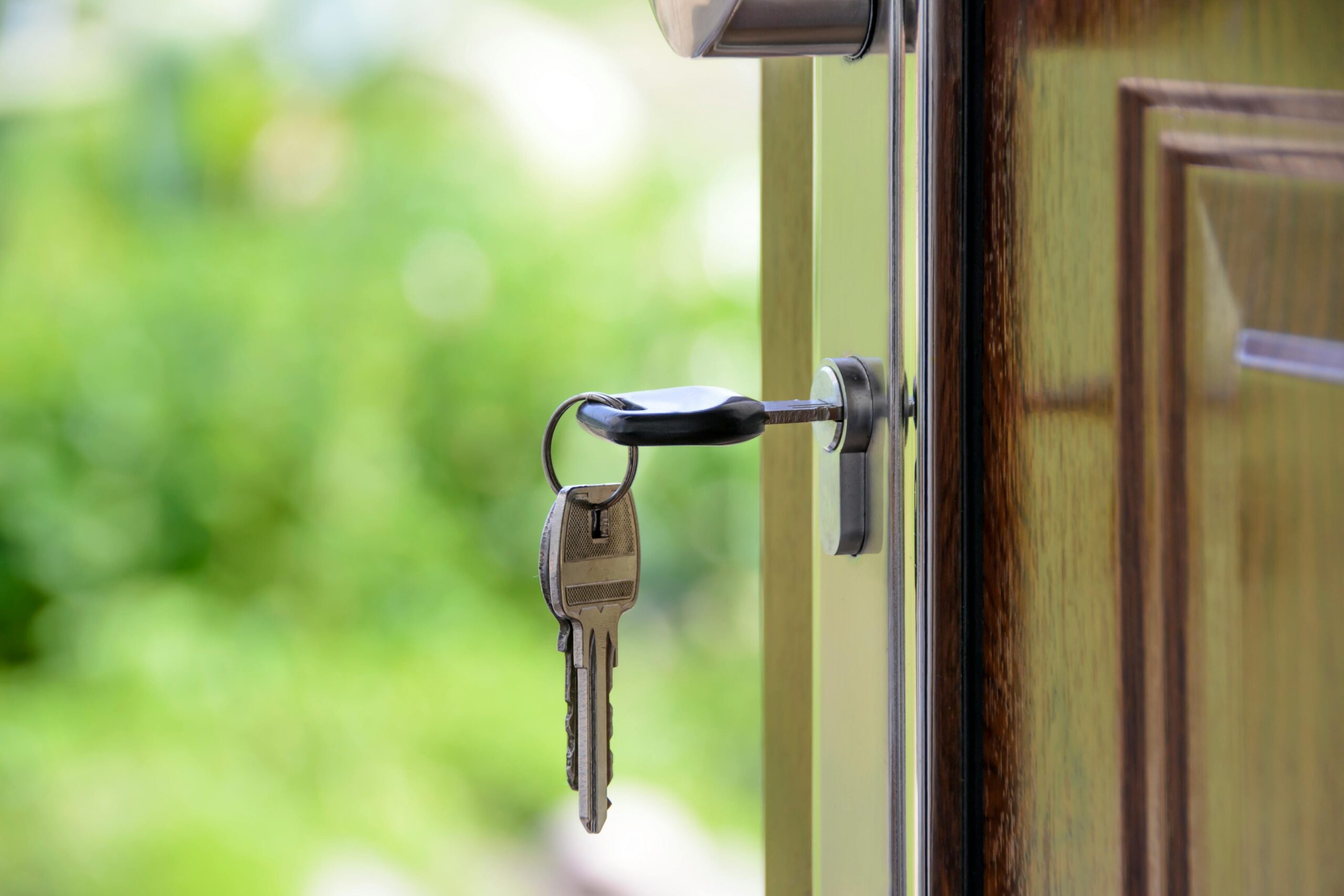 Comparison table highlighting differences between top-rated long-term care insurers
