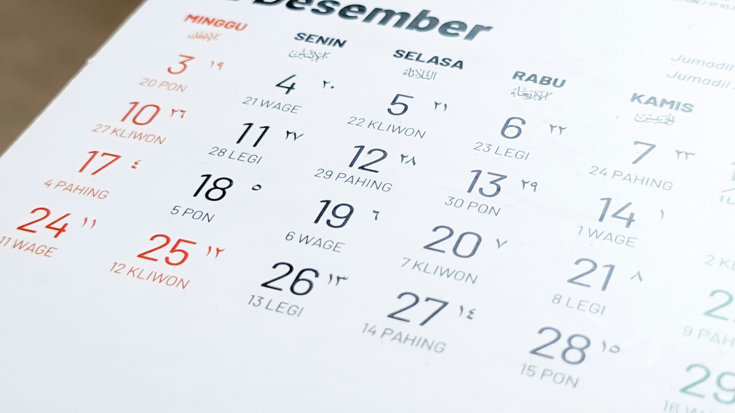 Tips illustration featuring checklists and calendar reminders