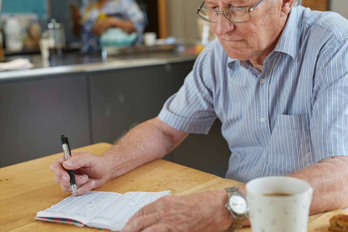 Checklist outlining steps to assess senior health insurance needs