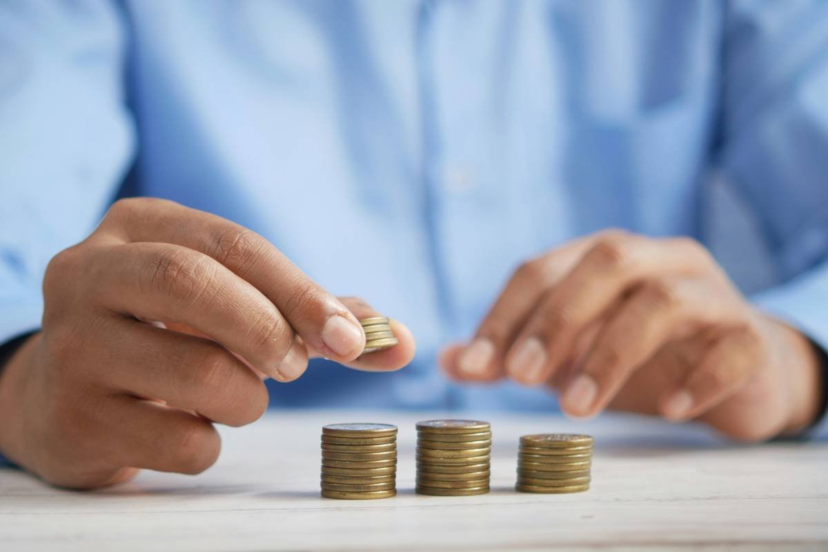 Checklist showing IRS requirements for tax-qualified long-term care policies including guaranteed renewability, no cash value, ADL triggers