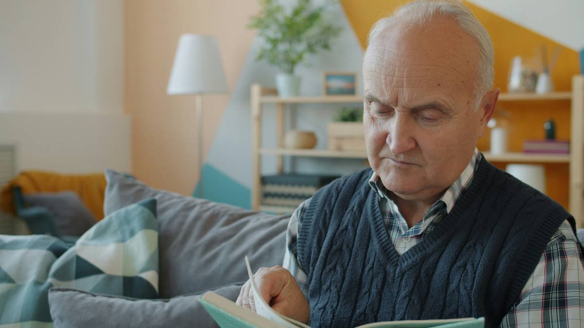Infographic showing how daily benefit, benefit period, and inflation protection combine to form total lifetime benefit pool in long-term care insurance
