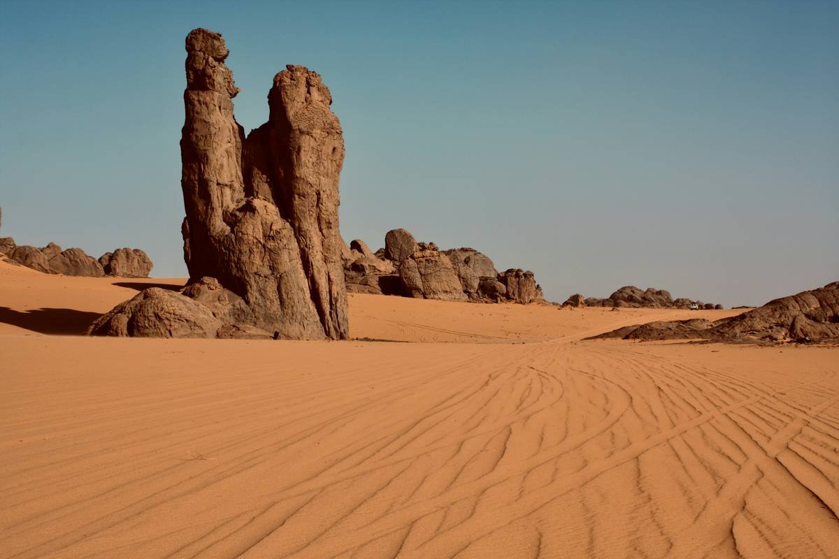 Algerian Sahara, couple in stone, Tassili