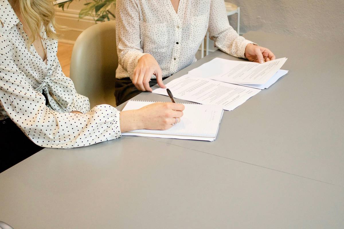 Eligibility flowchart for Navy personnel in Federal Long Term Care Insurance Program showing active duty, retirees, spouses, and adult children