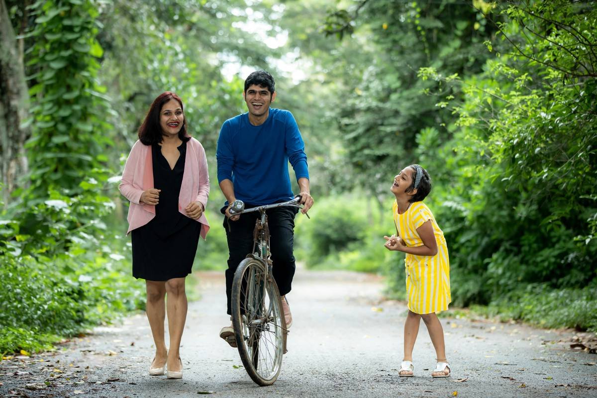 Family candid outdoor Pictures